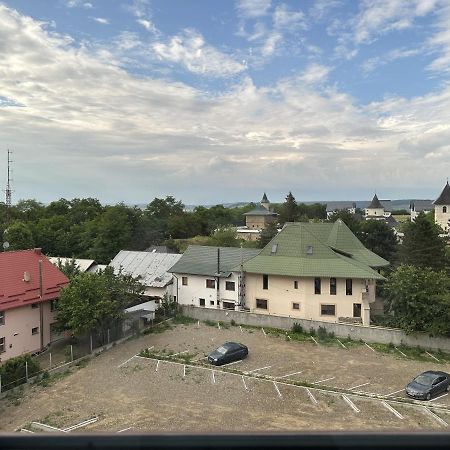 Апартаменти Apartament In Suceava, Zamca Екстер'єр фото