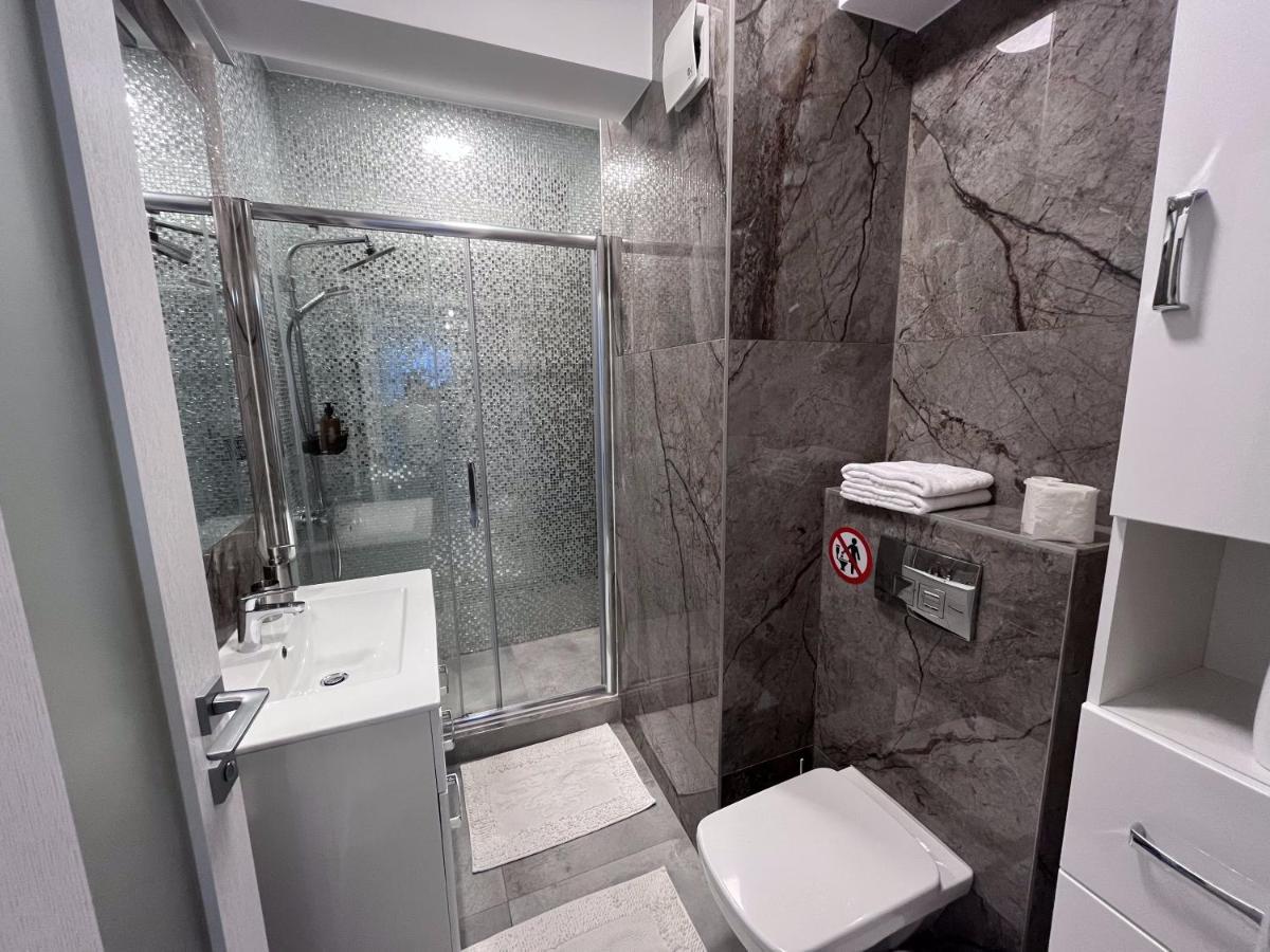 Апартаменти Apartament In Suceava, Zamca Екстер'єр фото